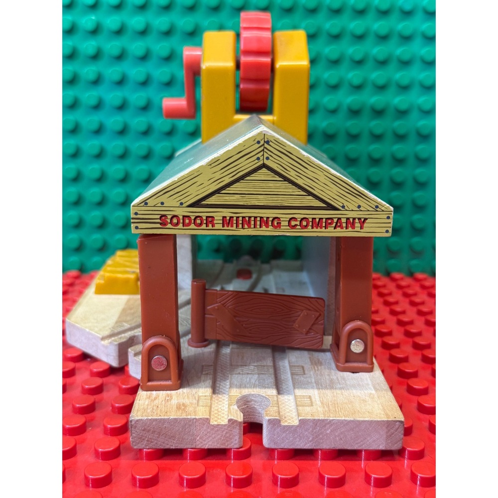 Thomas & Friends Wooden Railway Haunted mine with collapsing tunnel